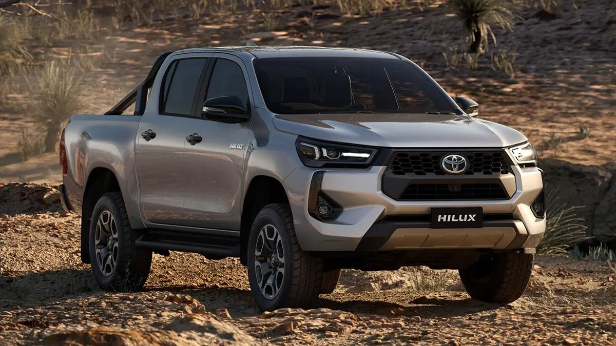 داخل کابین و امکانات الکترونیکی Toyota Hilux
