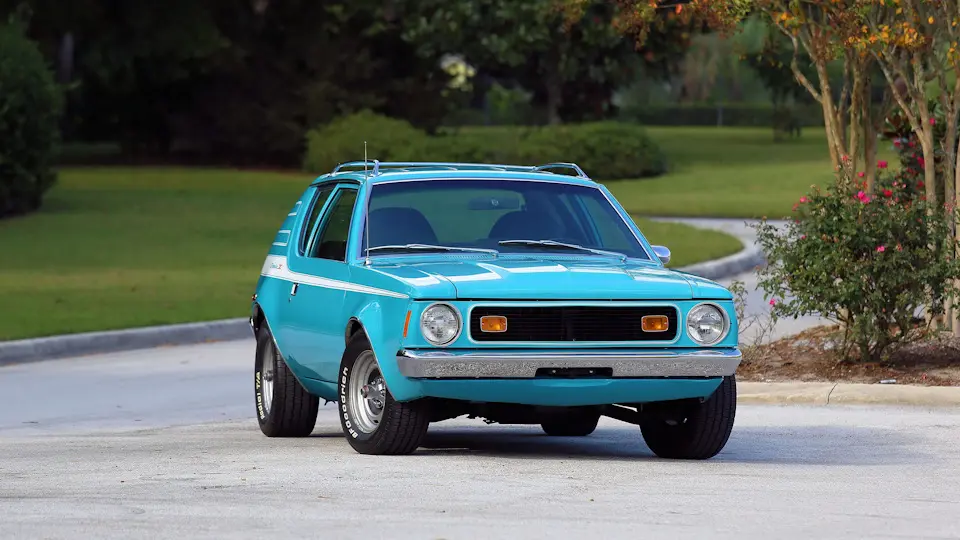 داخل کابین AMC Gremlin با طراحی ساده و کاربردی