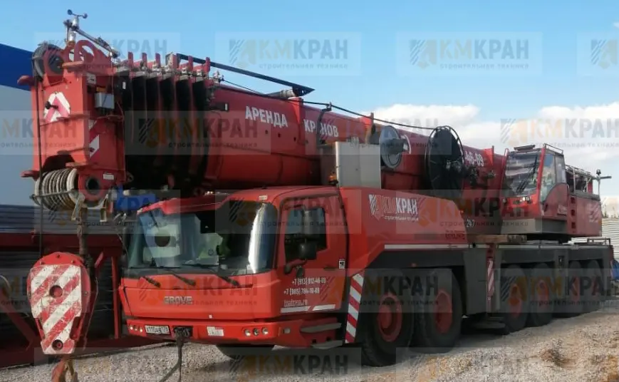 نمای کلی دستگاه گروو GMK6300 در حین عملیات اسپری‌پاشیدن
