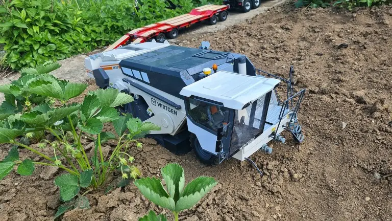 جزئیات فنی و سیستمهای کنترل دستگاه Wirtgen WR 250i
