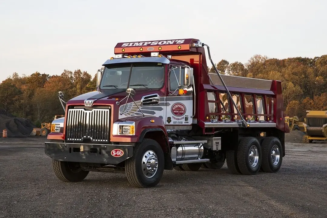 کامیون عمرانی Western Star در معدن با بار سنگین