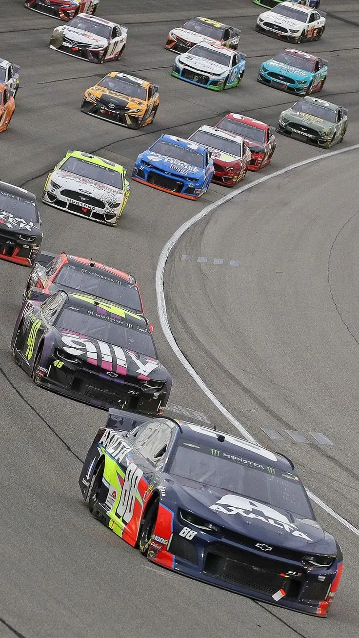موتور V8 قدرتمند خودروهای مسابقات NASCAR
