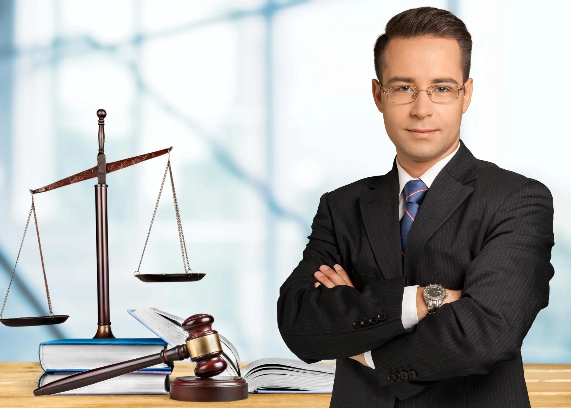 وکیل در حال مشاوره با مشتری