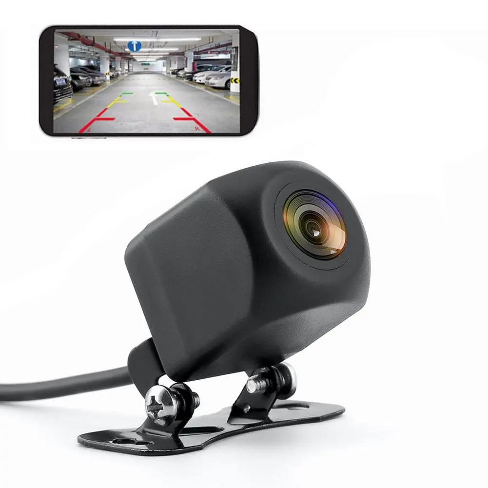 دوربین عقب خودرو نصب شده در بدنه خودرو با لنز و حسگر تصویر