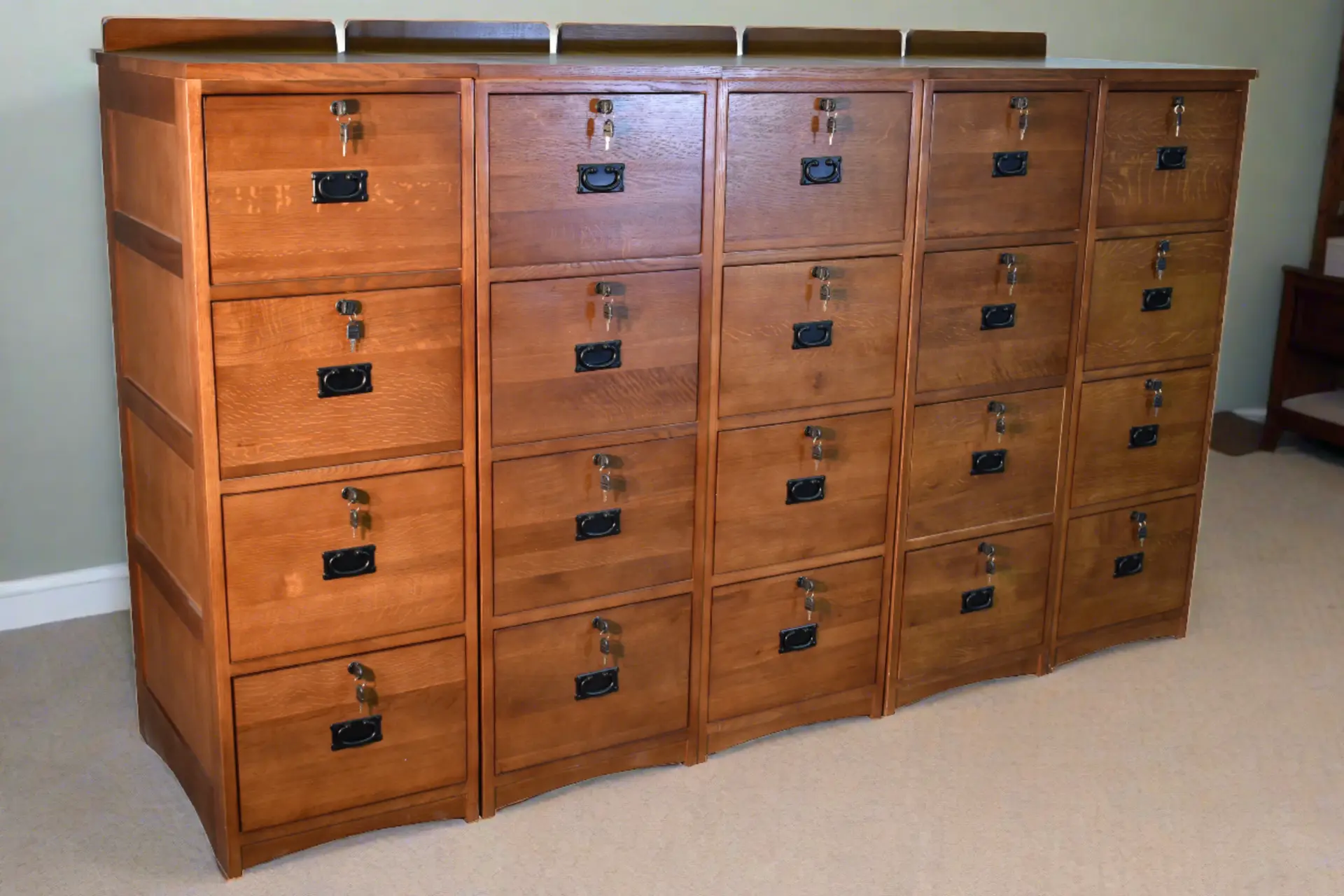 مقایسه بین کابینت هایگلاس و MDF از نظر ظاهر و ساختار