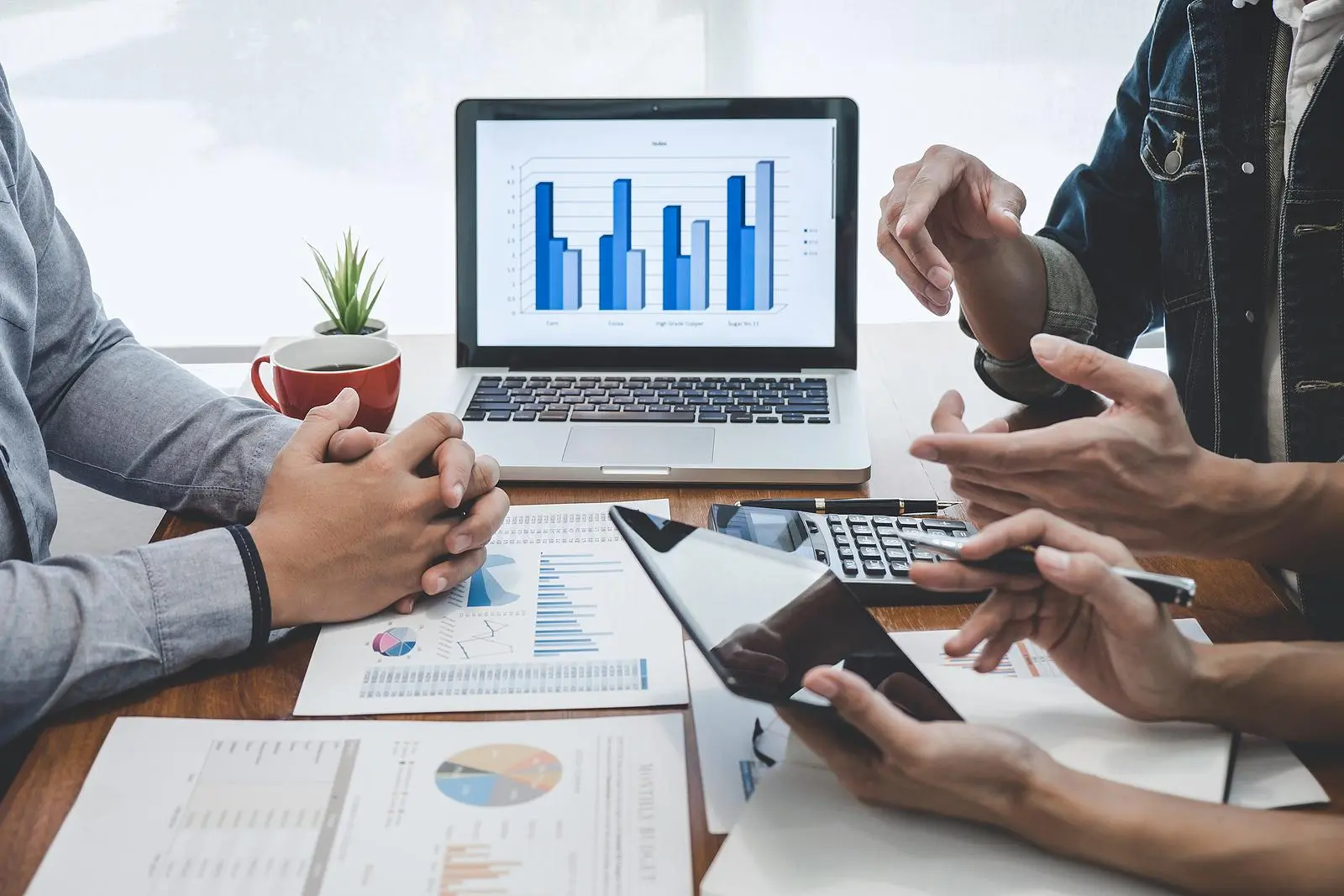 تحلیل بازار و بررسی رقبا برای راهاندازی کسبوکار
