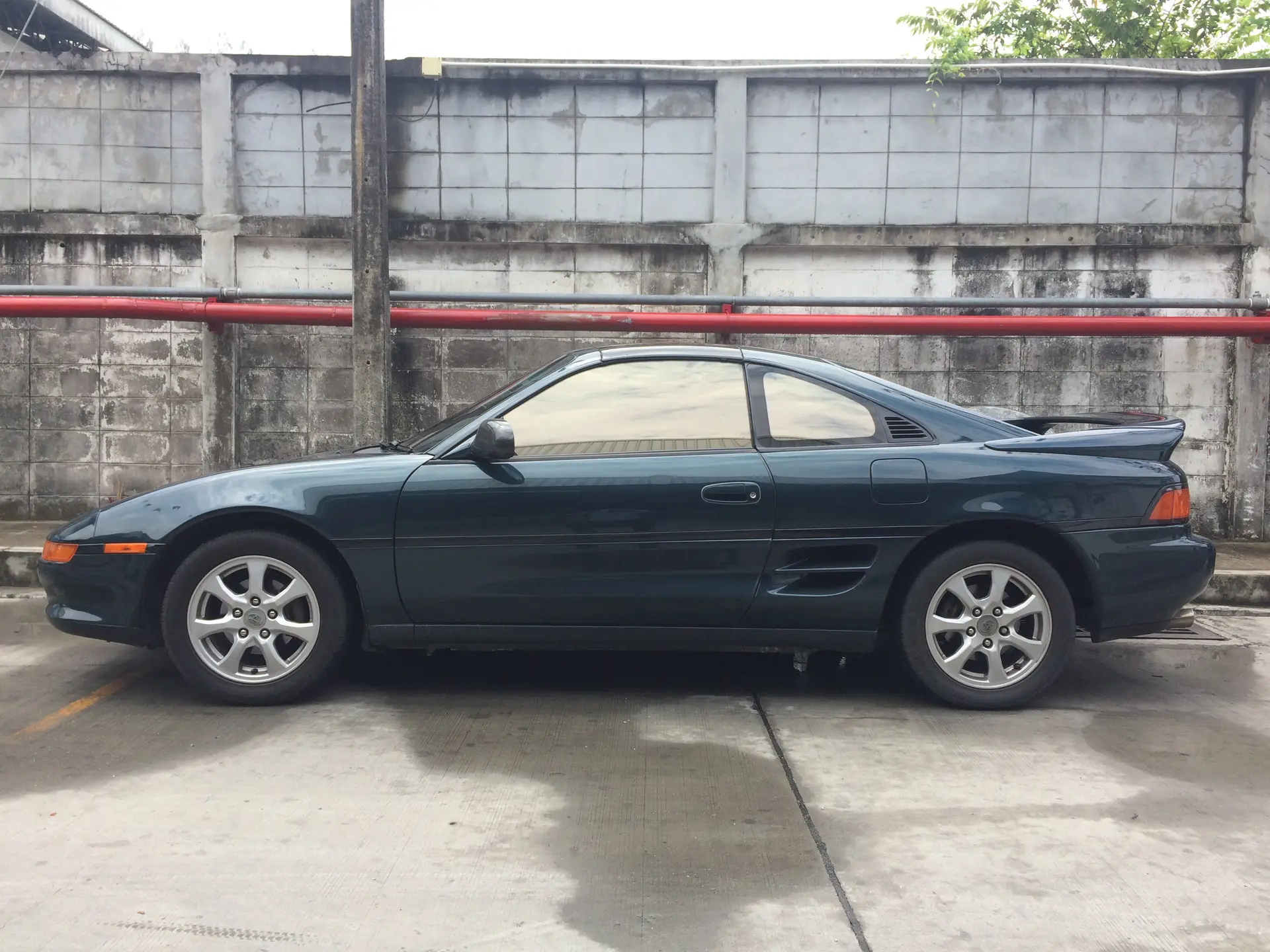 تویوتا MR2 SW20 با طراحی کلاسیک و منحصر به فرد خود در دهه ۹۰