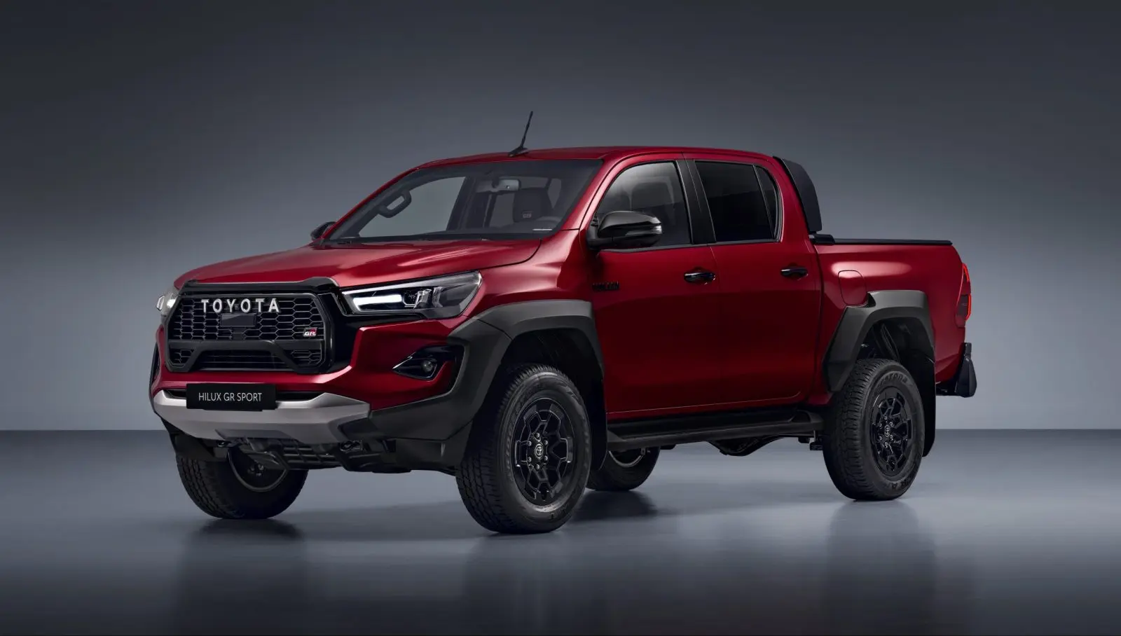 طراحی جلوپنجره و چراغ‌های LED تویوتا Hilux GR Sport