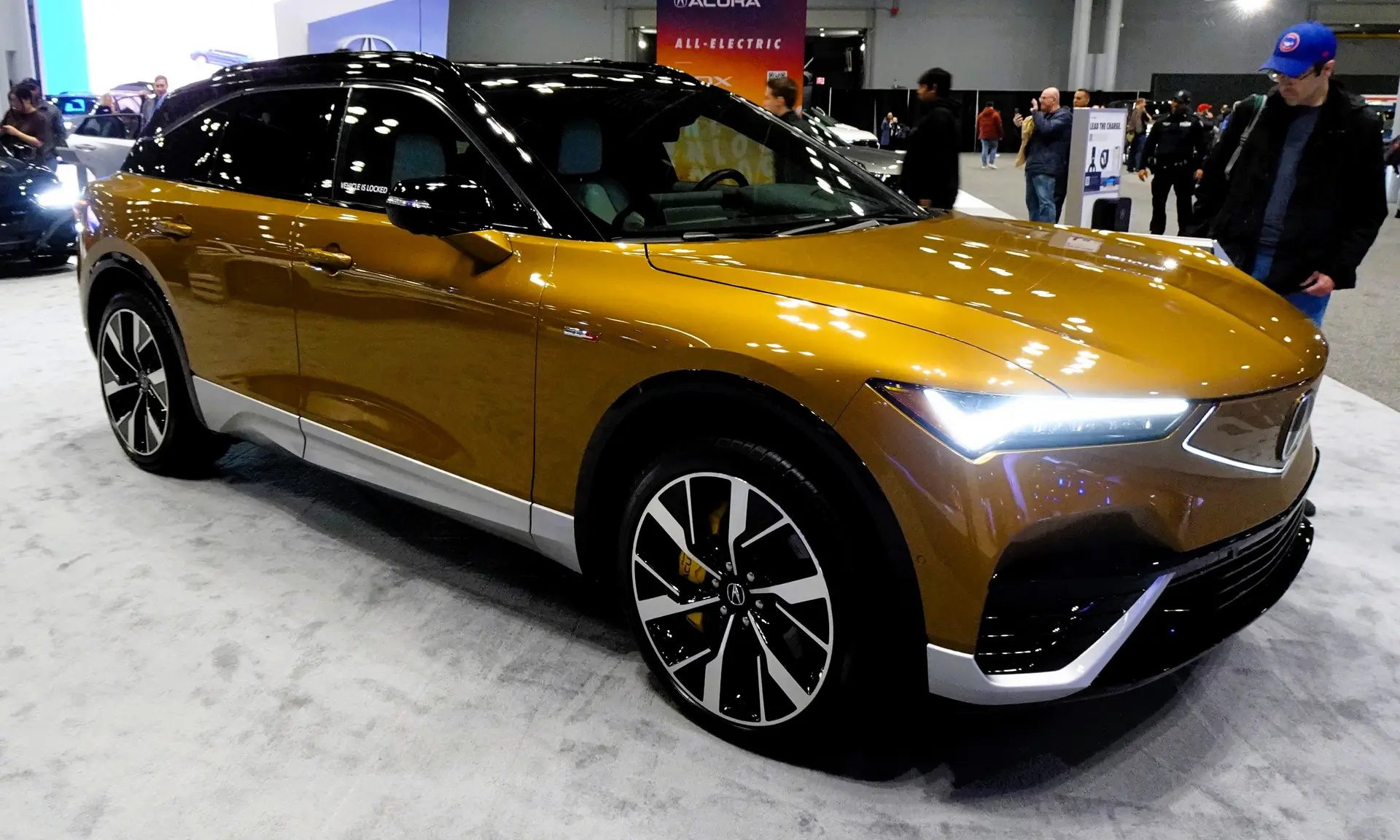آکورا ZDX با طراحی مدرن و پیشرفته
