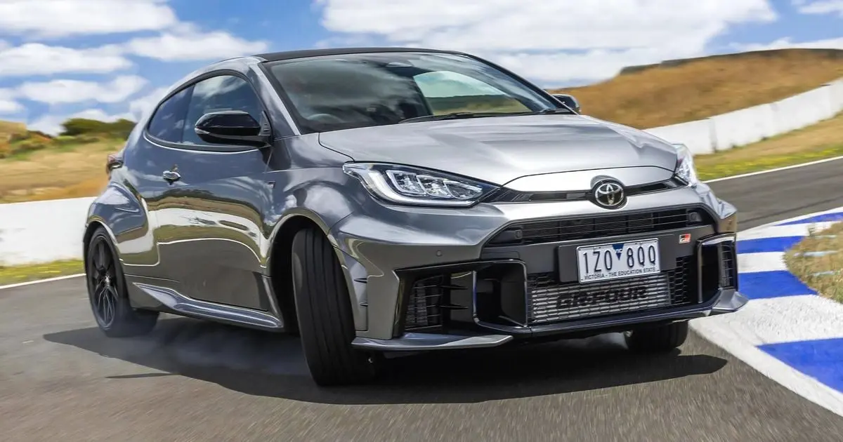 طراحی اسپرت تویوتا GR Yaris با خطوط تیز و عضلانی