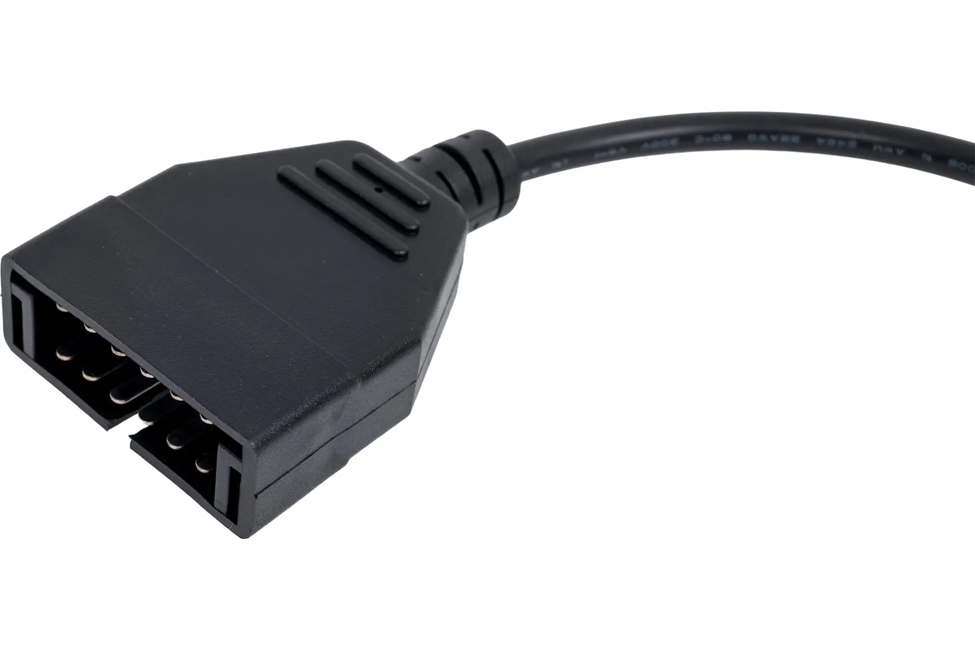 پورت تشخیص خطا OBD2 در زیر داشبورد خودرو