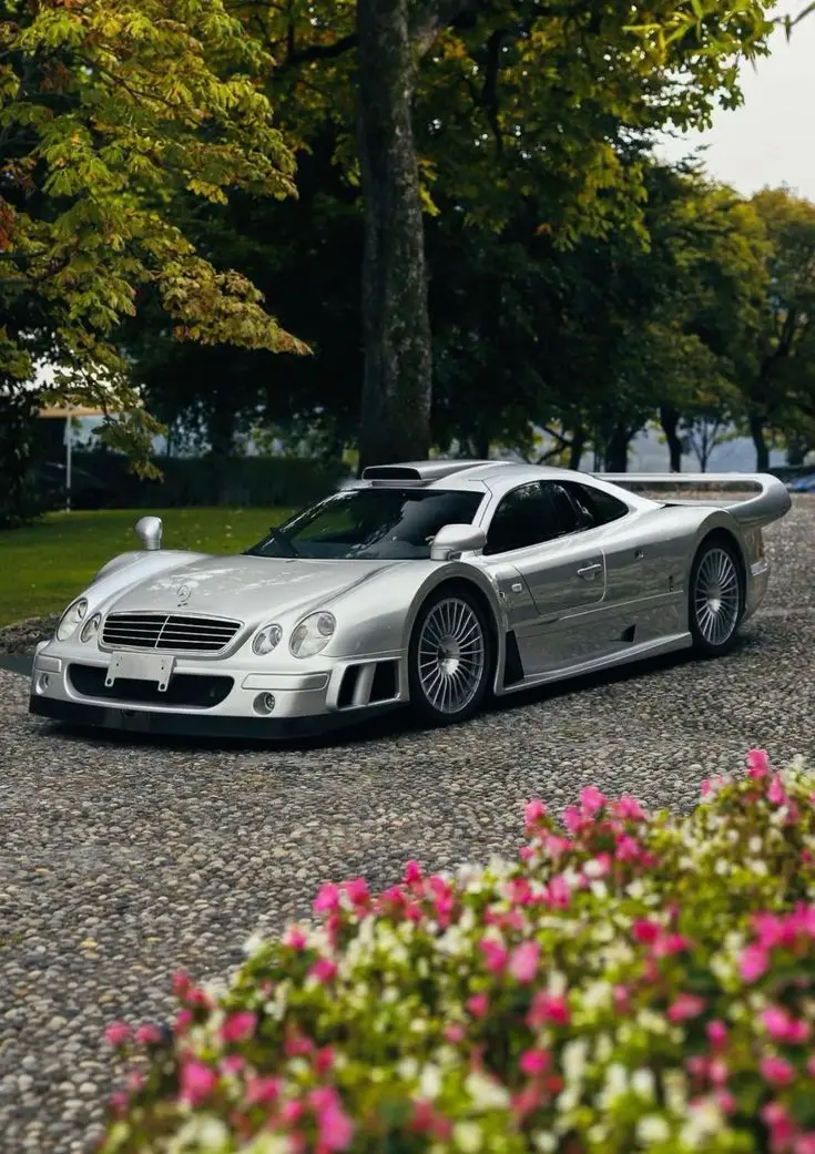 مرسدس بنز CLK GTR با طراحی اسپورت و موتور قدرتمند V8