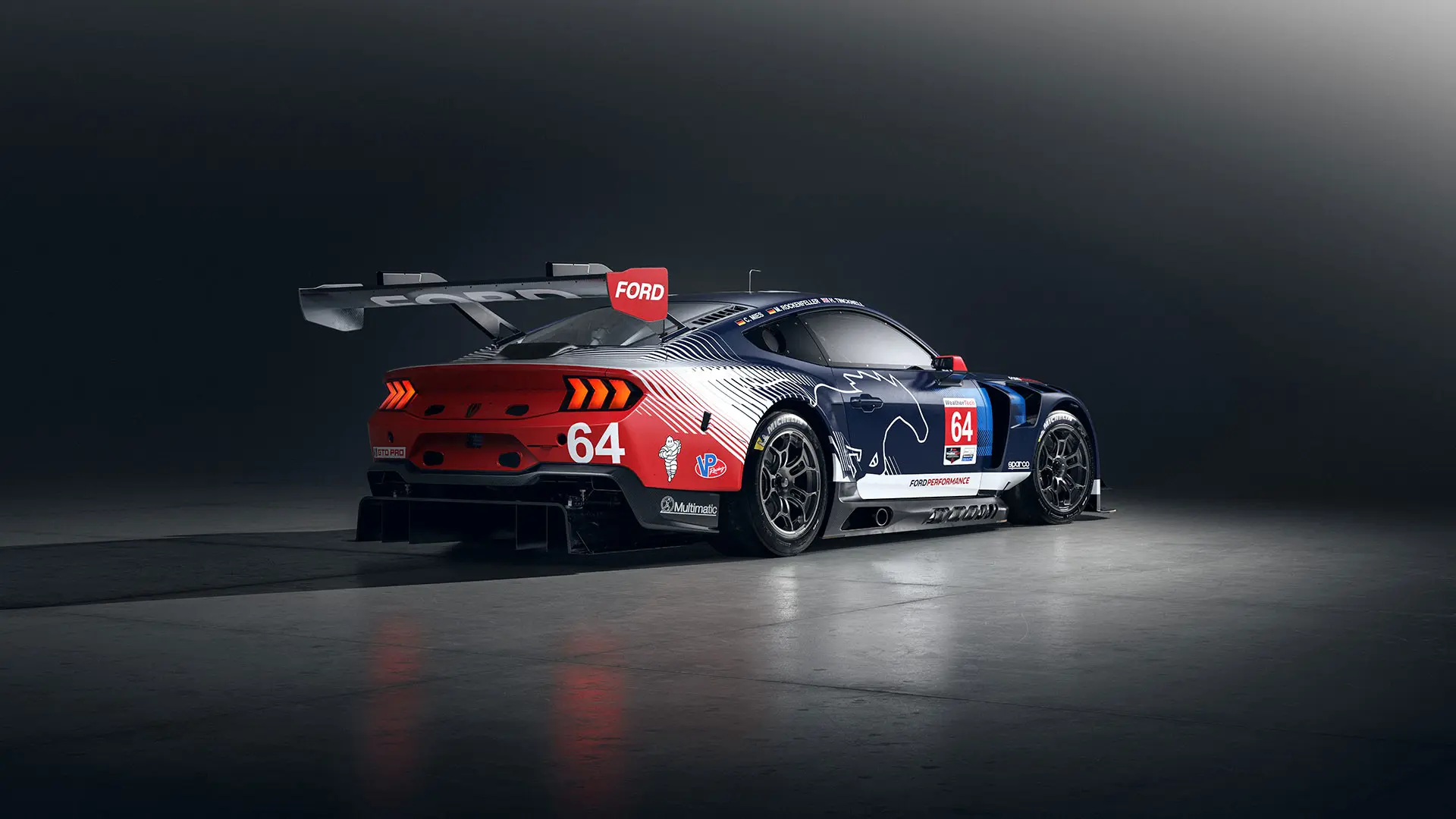 جزئیات داخلی کابین مستانگ GT3 با داشبورد اسپورت