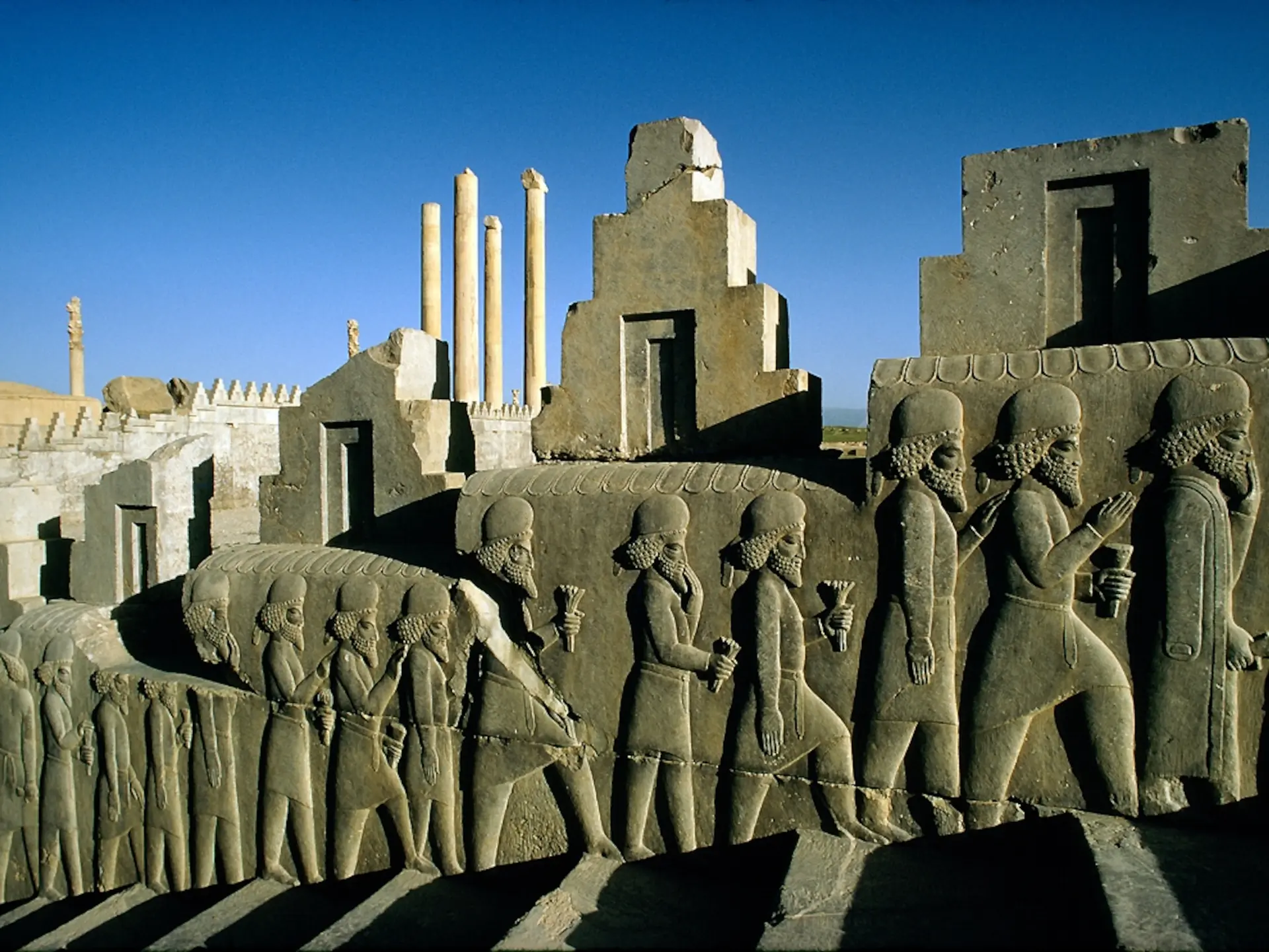 معماری تاریخی تالار صدستون در تخت جمشید