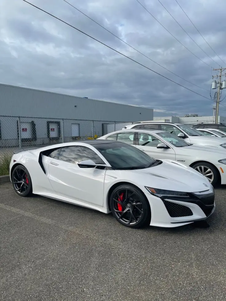 آکورا NSX با طراحی دو در و موتور قدرتمند