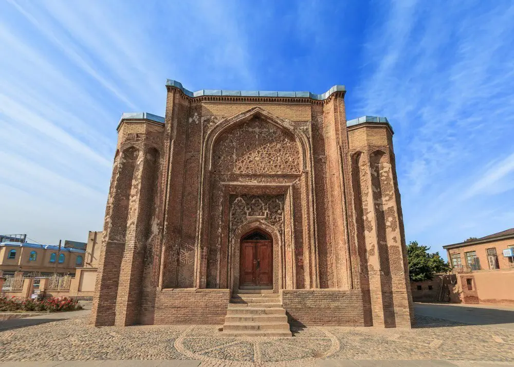 گنبد علی‌صمد همدان با معماری سنتی و زیبایی خاص