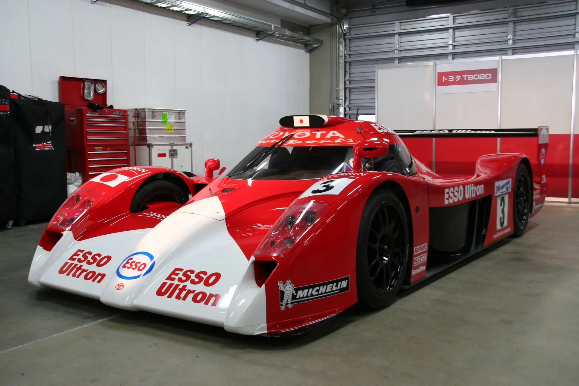 موتور V10 قدرتمند Toyota GT-One با سیستم توربوچارجر و انتقال قدرت ۶ سرعته