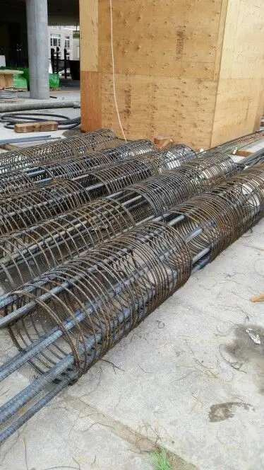 نصب خاموت در تیر بتنی با رعایت فاصله‌های استاندارد