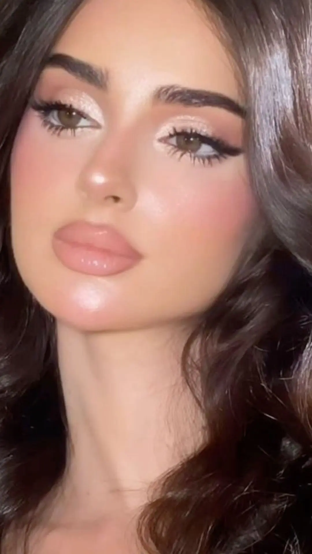 پوست سالم و بدون آکنه با روتین صحیح آرایش و مراقبت