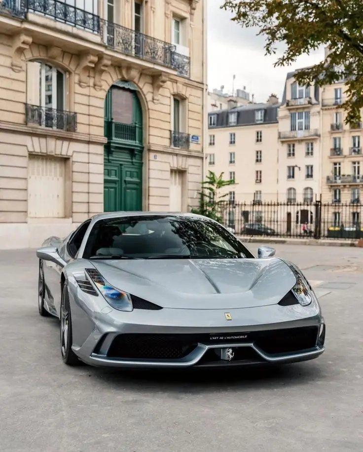 جاگوار XK120، یکی از نمادین‌ترین خودروهای اسپرت دهه ۱۹۴۰ با طراحی هوشمندانه و موتور قدرتمند
