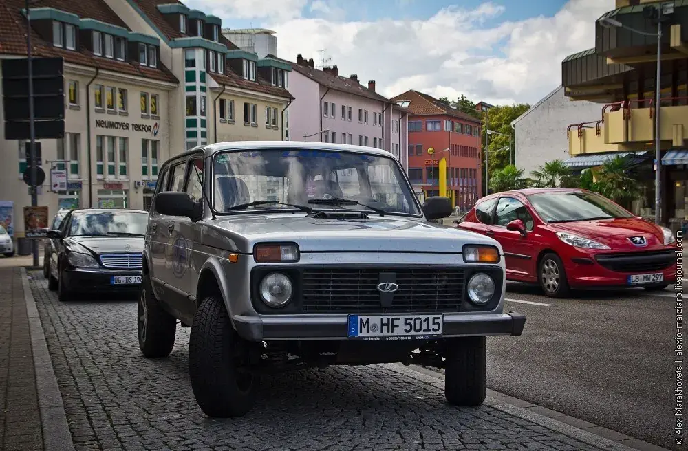 خودرو UAZ Patriot در مسیر کوهستانی
