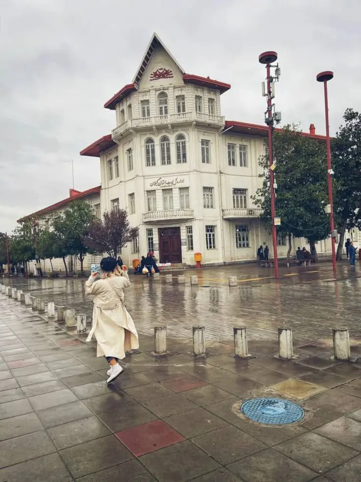 بازار سنتی رشت با محصولات محلی و سوغات