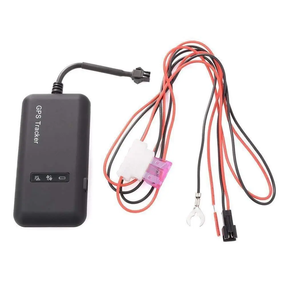 یک نمونه دستگاه GPS Tracker نصب شده در زیر داشبورد خودرو