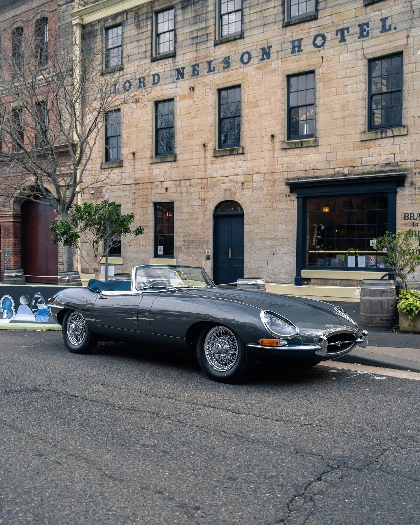 جگوار ای-تیپ با طراحی منحنی و موتور قدرتمند