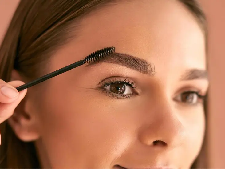 ابروهای طبیعی و زیبا پس از کاشت با روش مناسب