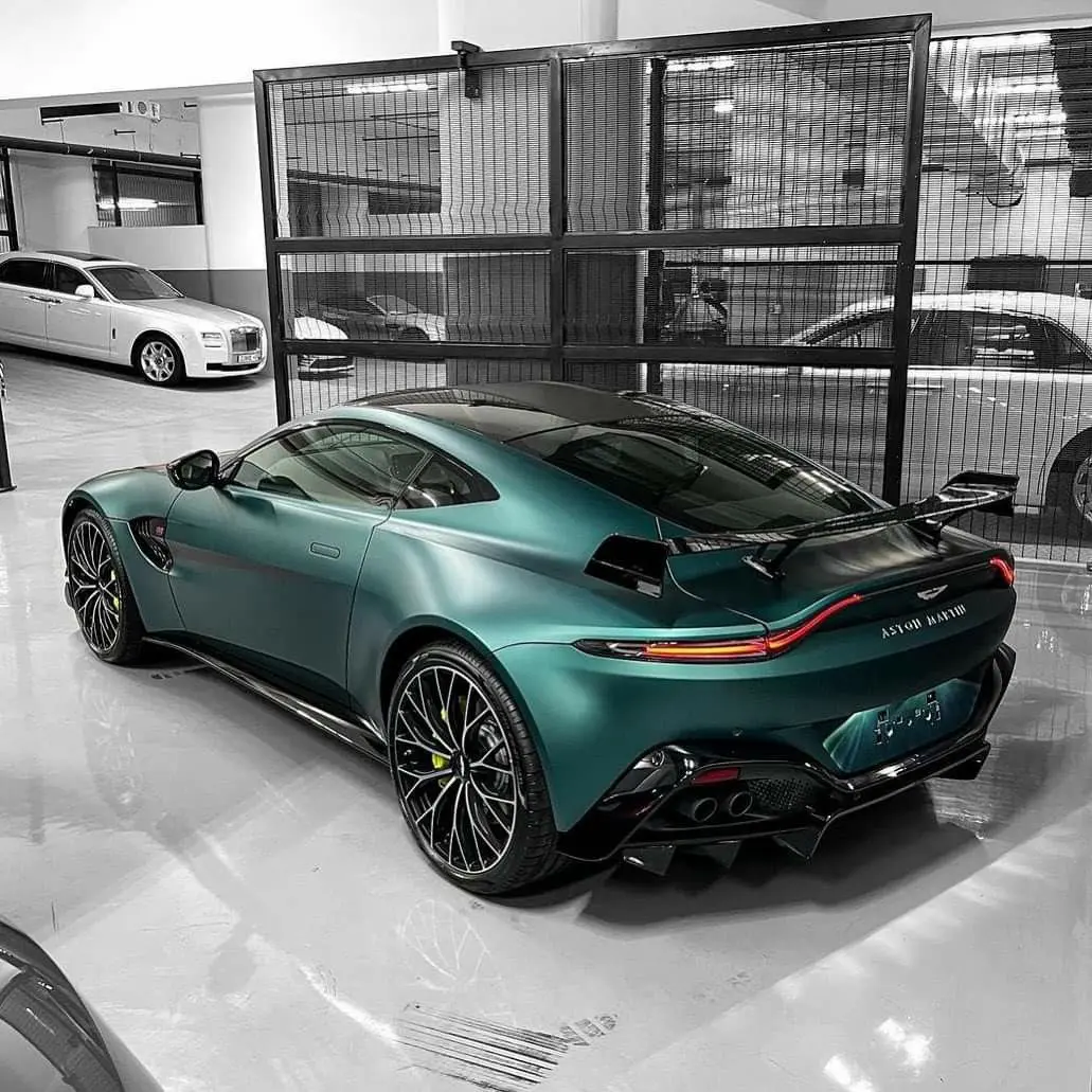 نمونهای از موتور V12 قدرتمند آستون مارتین در یک مدل جدید