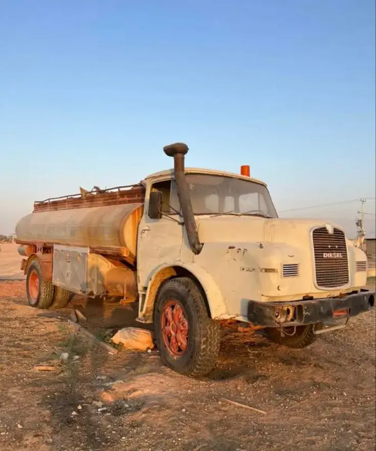 کامیون قدیمی MAN با طراحی کلاسیک و موتور دیزلی