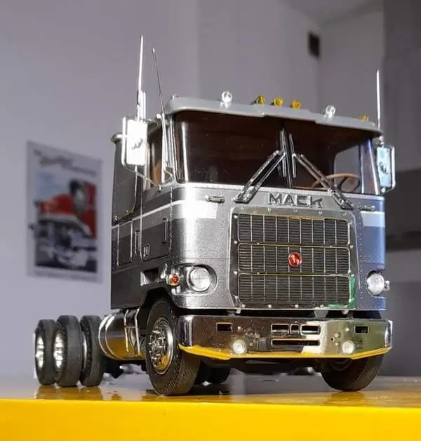 مقایسه مدل‌های مختلف Mack