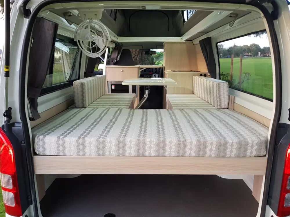طراحی خارجی ون مسافرتی Toyota HiAce Camper با خطوط مدرن و ظاهری جذاب