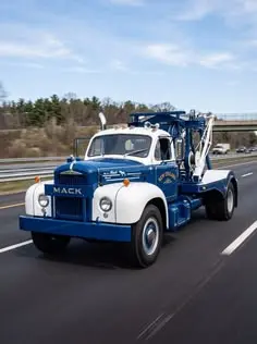 کامیون مک انترپرایز در حال حمل بار سنگین