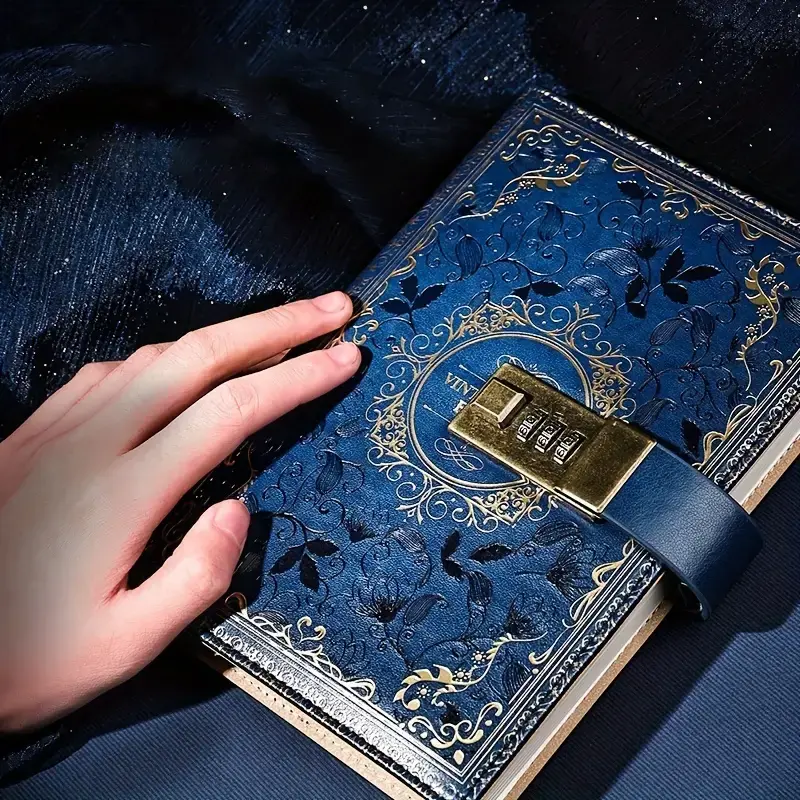 نمونه‌ای از قفل کتابی مکانیکی با طراحی ساده و کلید فیزیکی
