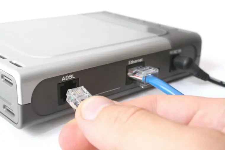 ADSL چیست و چگونه کار می‌کند؛ راهنمای کامل و کاربردی