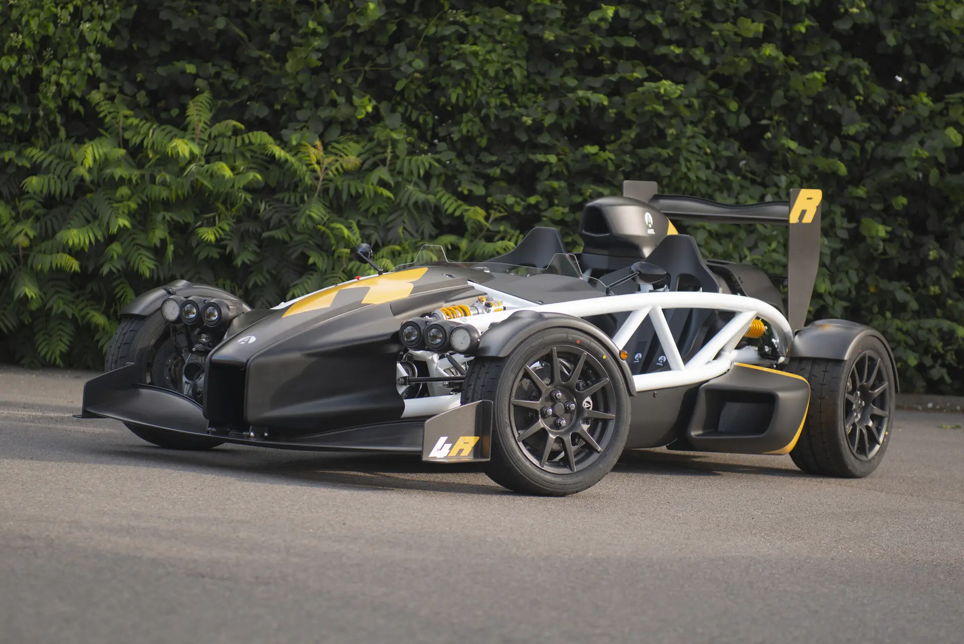 Ariel Atom 4 در جاده و عملکرد آن