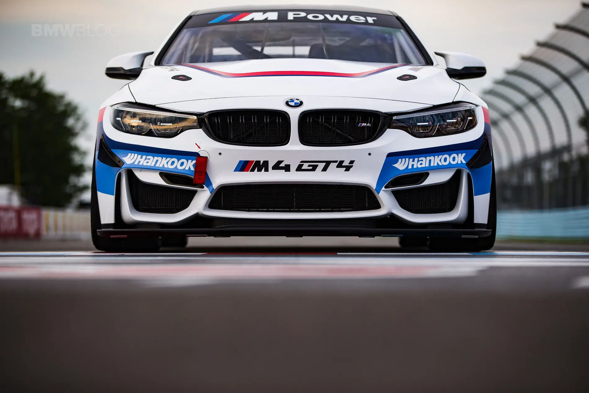 BMW M4 GT4 با طراحی مسابقه‌ای و بدنه سبک