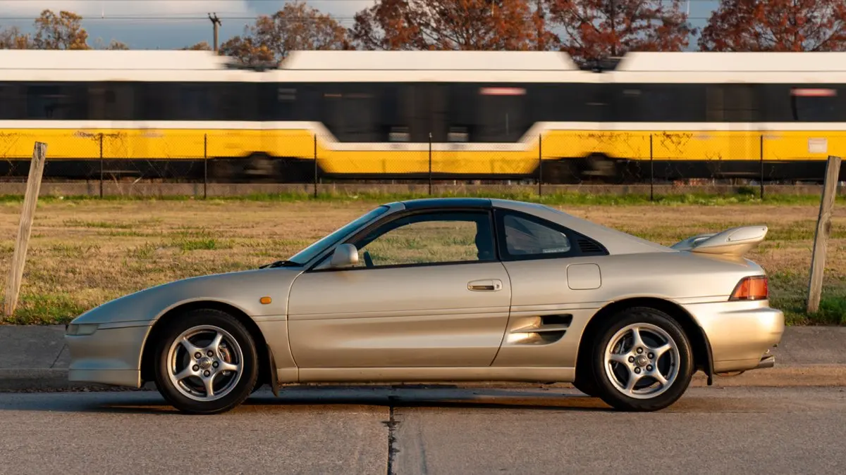 موتور وسط تویوتا MR2 SW20 و طراحی بدنه سبک آن