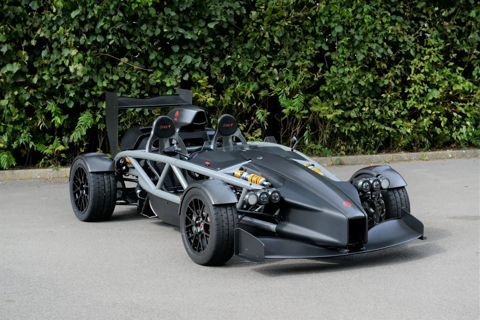 طراحی داخلی و صندلی‌های ارگونومیک Ariel Atom 4