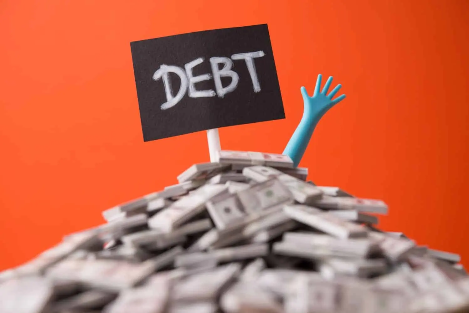 نمودار تأثیر بدهی دولت بر مصرفکنندگان و ذخیرهسازی منابع