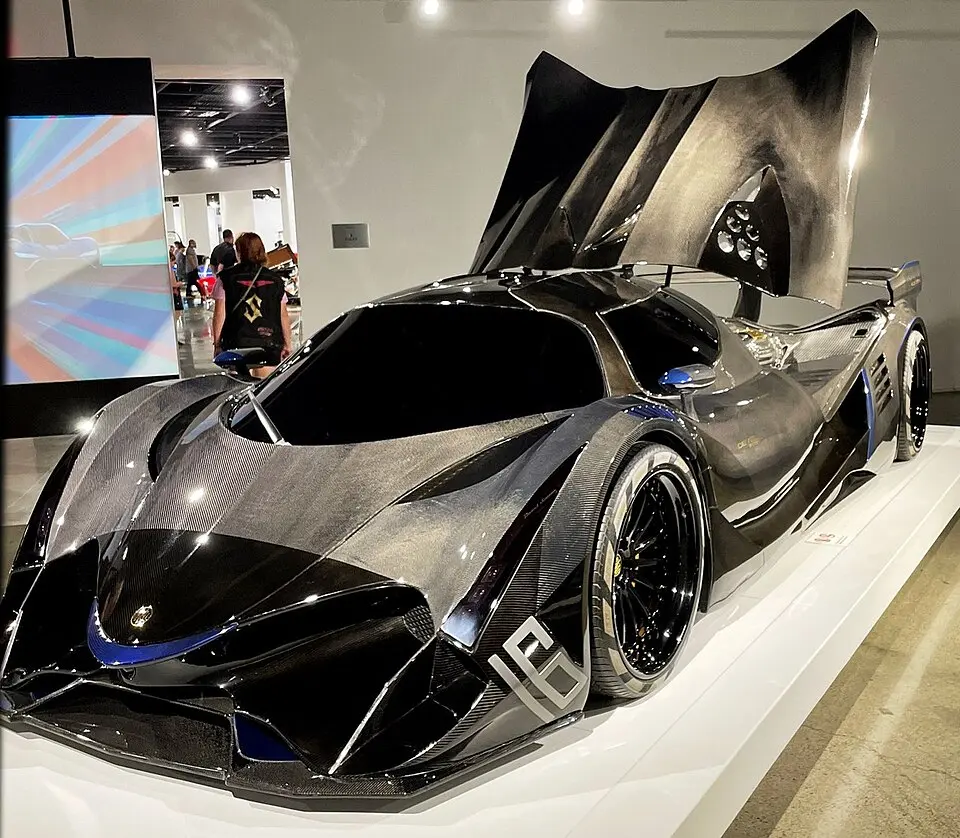 پروتوتیپ Devel Sixteen با موتور V8 و طراحی اسپورت