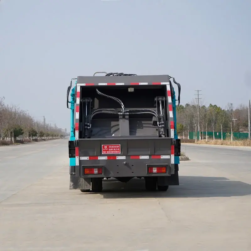 کامیون کمپرسی برقی کوچک با ظرفیت ۵٫۳ متر مکعب برای جمعآوری زباله