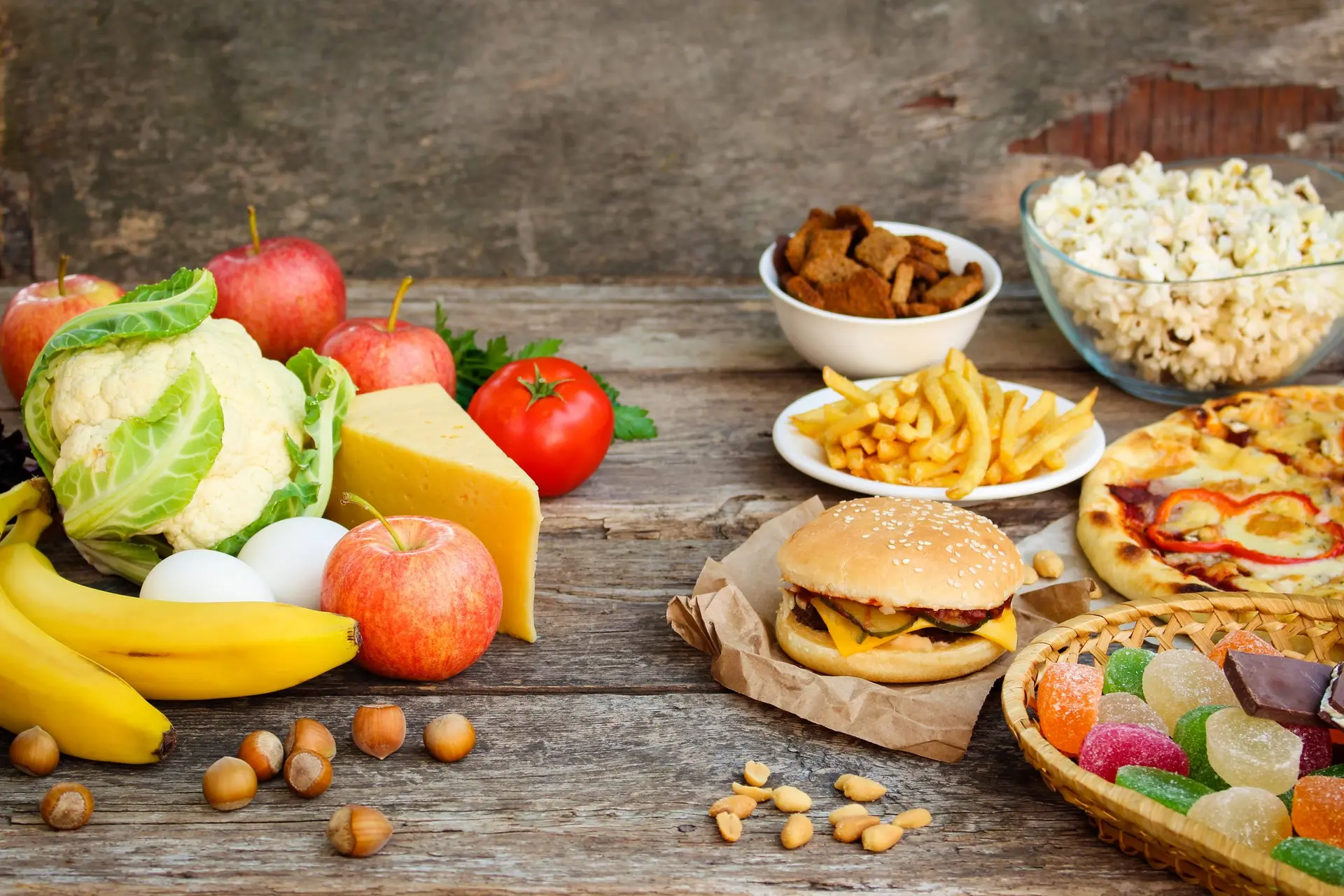یک صحن غذا سبک با سبزیجات و پروتئین برای شام