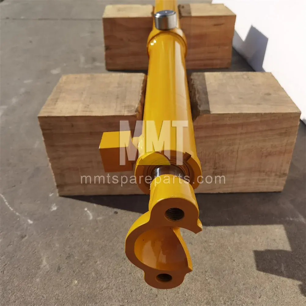 جک تیغه در گریدر با نمایش سیستم هیدرولیک و لولهکشی