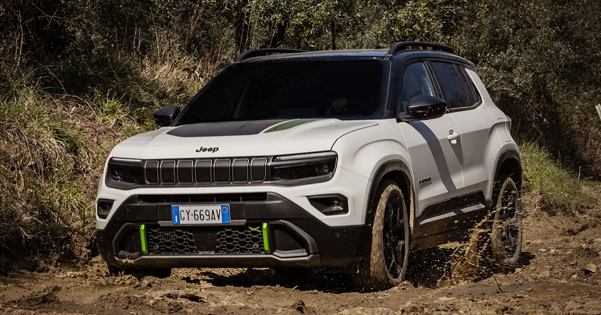 شاسیبلند چهارچرخ محرک Jeep Avenger در مسیر برفی