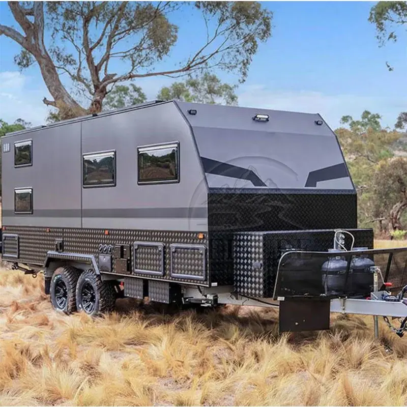 کاروان مسافرتی لوکس با حمام داخلی و امکانات کامل برای سفرهای دورافتاده