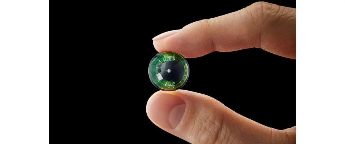 نمونهای از لنز هوشمند Mojo Vision که اطلاعات دیجیتال را مستقیماً روی شبکیه چشم نمایش میدهد