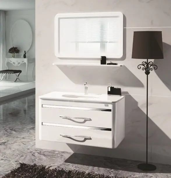 کابینت PVC نصب شده روی دیوار حمام با طراحی ساده و رنگی