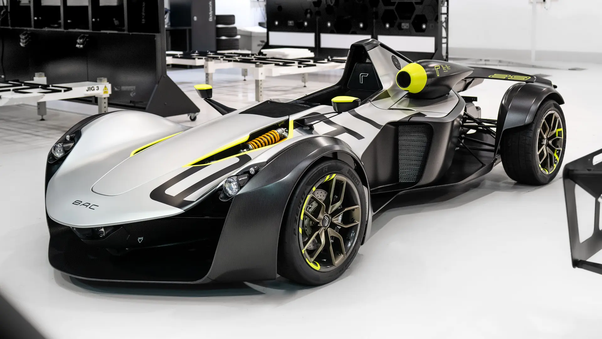 سیستم تعلیق و ترمز پیشرفته در خودرو BAC Mono